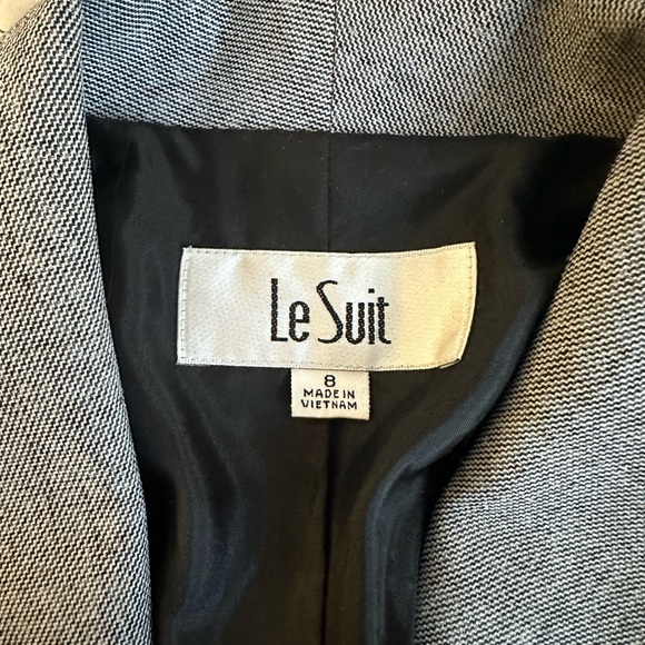 ✨ Le Suit Gray Blazer | Timeless Elegance & Tailored Sophistication ✨ - Picture 9 of 10